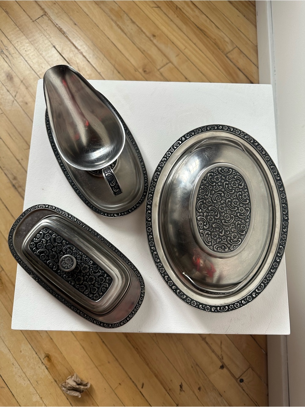 Vintage Silver-Tone Butter Dish & Gravy Boat & tray - Picture 3 of 12